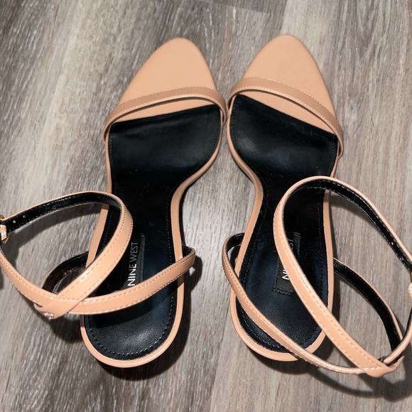 NINE WEST Nude Heels - Picture 5 of 6